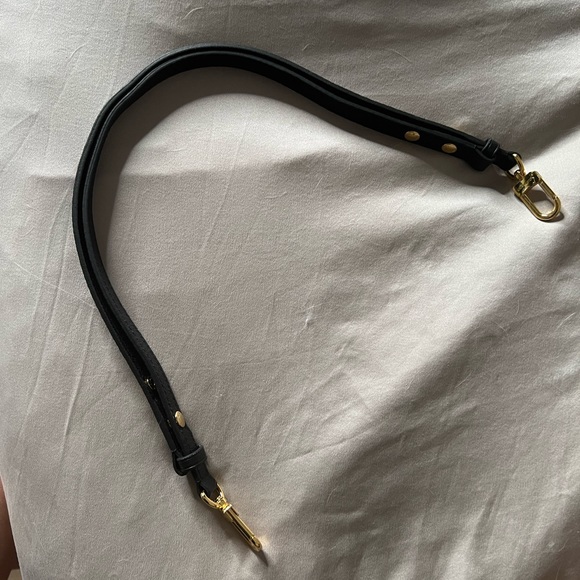 Louis Vuitton purse strap that goes to the “FAVORITE” purse. - Picture 11 of 11